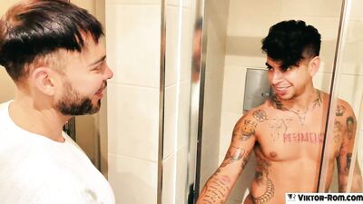 ENJOYING A SHOWER Viktor Rom