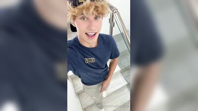 Valsplace gay porn video (51)