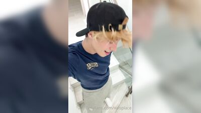 Valsplace gay porn video (51)