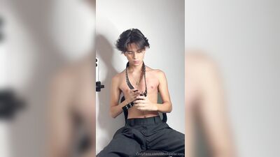 derekpalacioss - 2025-02-23 - do you like how i look in leather do you want to feel up on me i feel like such a slut when i have