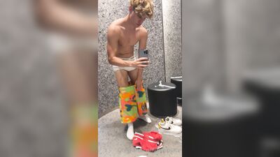 Valsplace gay porn video (136)