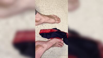2020-12-01 Do you like my feet