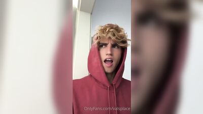 Valsplace gay porn video (56)