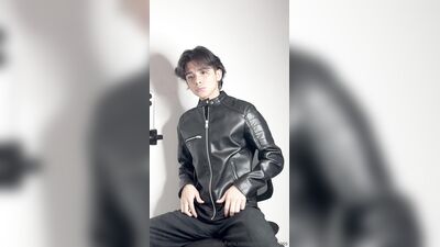 derekpalacioss - 2023-10-06 - hot jerk off in some leather I want some more tbh maybe some