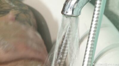 IN HOT WATER - Victor Ferraz & Charlie Ferreira - gay porn video