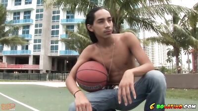 Nothing to do, I show my ass - gay porn video