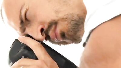 Ariel Vanean - Photosession Video (mp4) - gay porn video