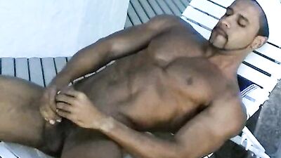 Le marin tient sa grosse barre! - gay porn video