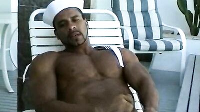 Le marin tient sa grosse barre! - gay porn video