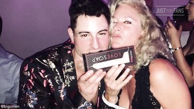 Fans -Red Carpet AVN Awards With Taylor Reign - gay porn video