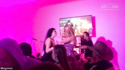 Fans -Red Carpet AVN Awards With Taylor Reign - gay porn video