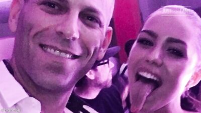 Fans -Red Carpet AVN Awards With Taylor Reign - gay porn video