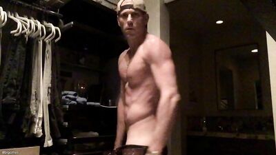 Fans - Big C Showin Off His Gains - gay porn video