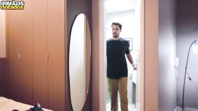 IrmaosDotaods - Family Friend - gay porn video