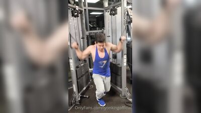 Fans - The Lyon King - gay porn video (24)