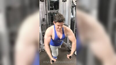 Fans - The Lyon King - gay porn video (24)
