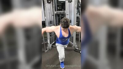 Fans - The Lyon King - gay porn video (24)
