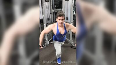 Fans - The Lyon King - gay porn video (24)