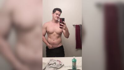 Fans - The Lyon King - gay porn video (102)