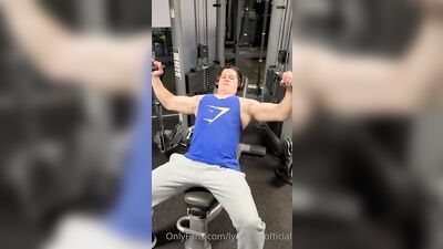 Fans - The Lyon King - gay porn video (25)