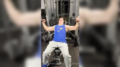 Fans - The Lyon King - gay porn video (25)