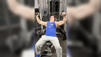 Fans - The Lyon King - gay porn video (25)