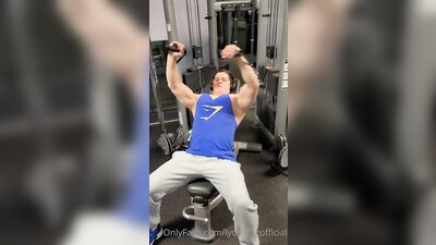 Fans - The Lyon King - gay porn video (25)