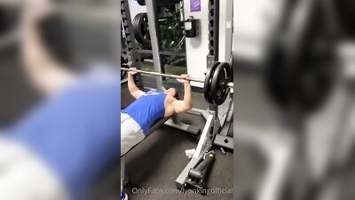 Fans - The Lyon King - gay porn video (26)