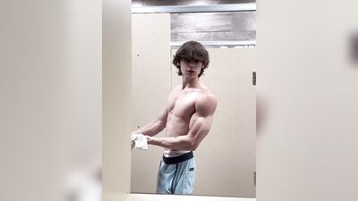 Hunks and Jocks Gay Porn (32)
