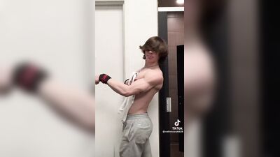 Hunks and Jocks Gay Porn (429)