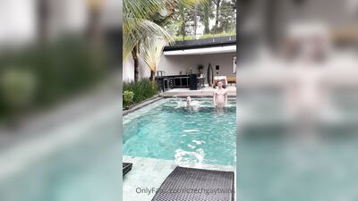 Fans - Czechgaytwins (129)