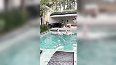 Fans - Czechgaytwins (129)