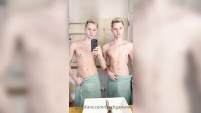Fans - Czechgaytwins (194)