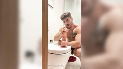 OnlyFans - Daniel Montoya - A little help