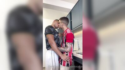 Leonardo Safra & Bruno ZL - flip-flop - pt 1 - free gay porn