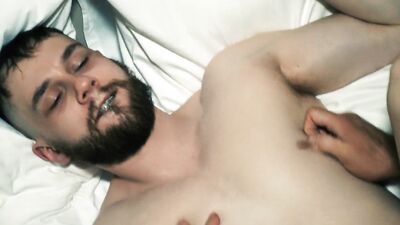Fucking twunk Ashley Aus in a dingy motel - gay porn 