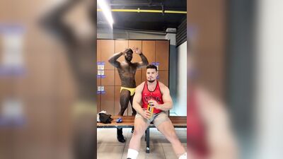Tesao pos treino - Rico Marlon Bombom Dot - gay porn 