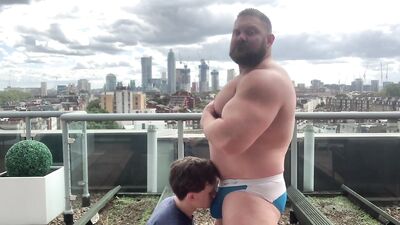 Twink gets destroyed by huge bodybuilder