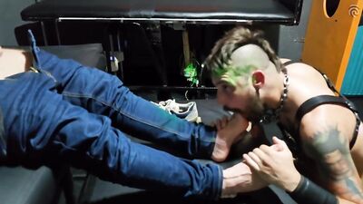 Fans - Free Wolf shows me his sex club - free gay porn