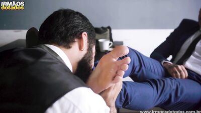 DANDO PRO CHEFE - gay porn video
