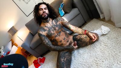 Huge hung Adonay Armas stripped and jerking off