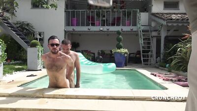 Kevin James & Fred Dim Bdx - camera Kevin James fucked by Fred in the pool