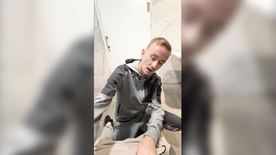 Liam Harding & The Max Powers - Hot daddy fucking sexy twink in a public wc