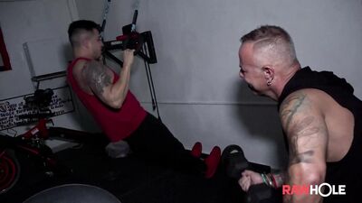 Hunter's Gym Fuck - EveryDayPorn.com