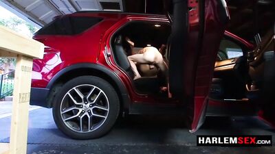 Harlemsex - Bareback fucking in the car - gay porn