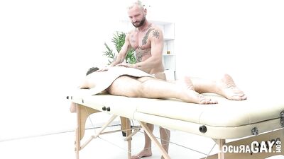 Locuragay - Masaje Guarro Con Final Feliz De Ares A Fran Biancci - gay porn