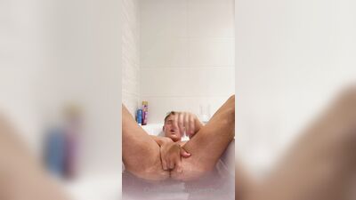 Fans - PEACHY BOY - Eye Contact Is Very Important When I Finger Fuck Myself Over You In The Bath
