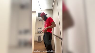 EddieBigD - Getting caught in The Elevator - gay porn