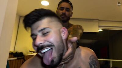 Vazando Leite - gay porn