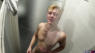 AndoliniXXL - Andolini XXL  British Twunk - Public Show - gay porn